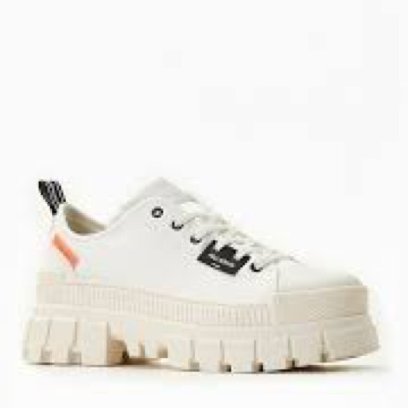 Palladium white revolt low textile‎ sneakers lug sole women’s size 8 chunky Y2K